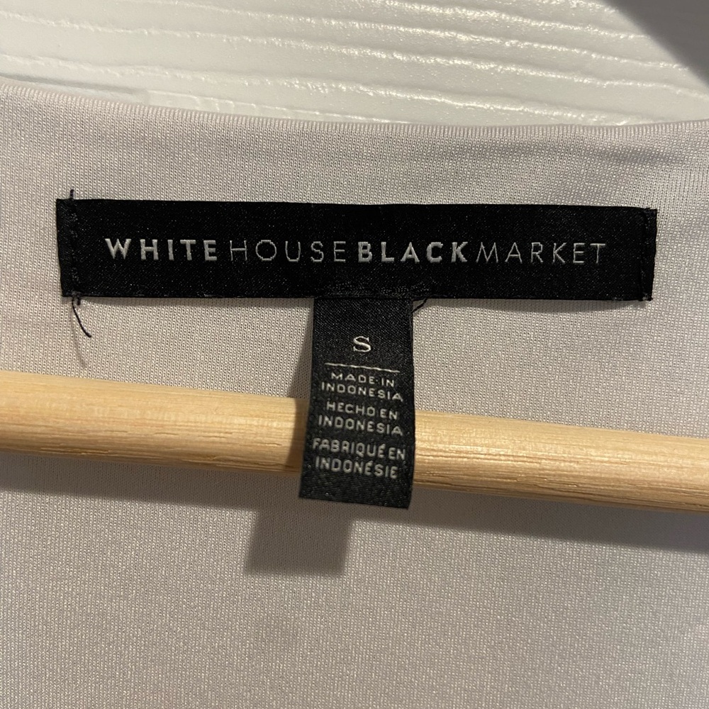 White House Black Market Blue Black Floral V-Neck‎ Tank - Picture 2 of 3